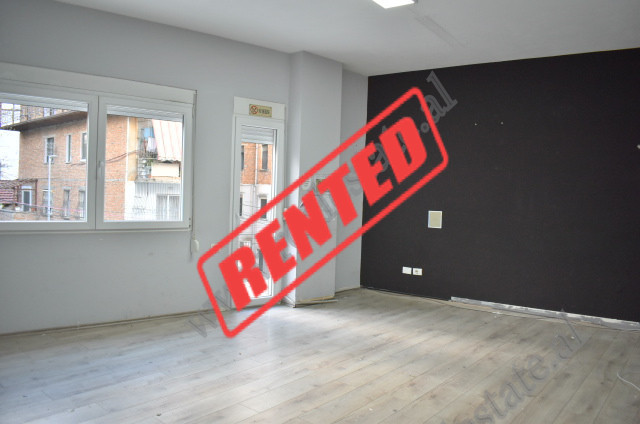 Ambient zyre me qira ne rrugen Besim Imami shume prane rruges Myslym Shyri ne Tirane.
Pozicionohet 